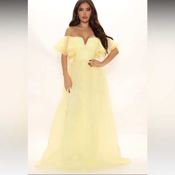 Dresses & Skirts - Yellow Maxi Dress